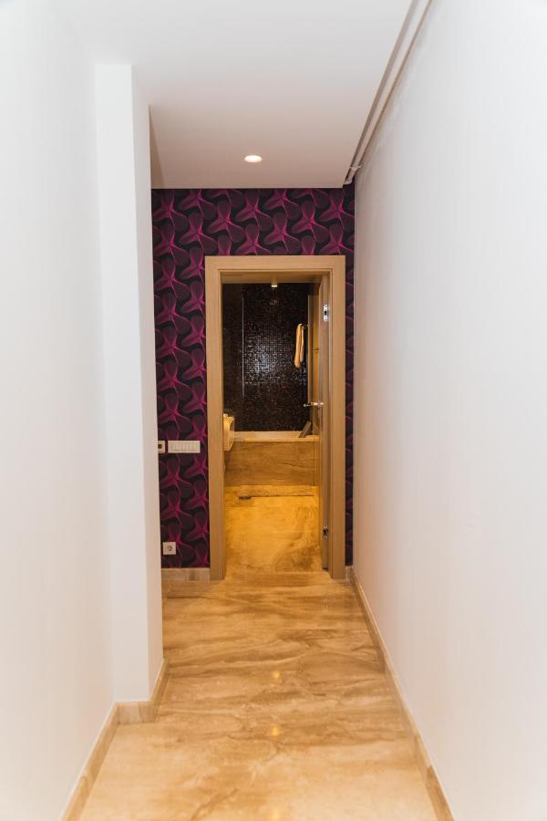 Luxury Trip Appartement Oradea Buitenkant foto