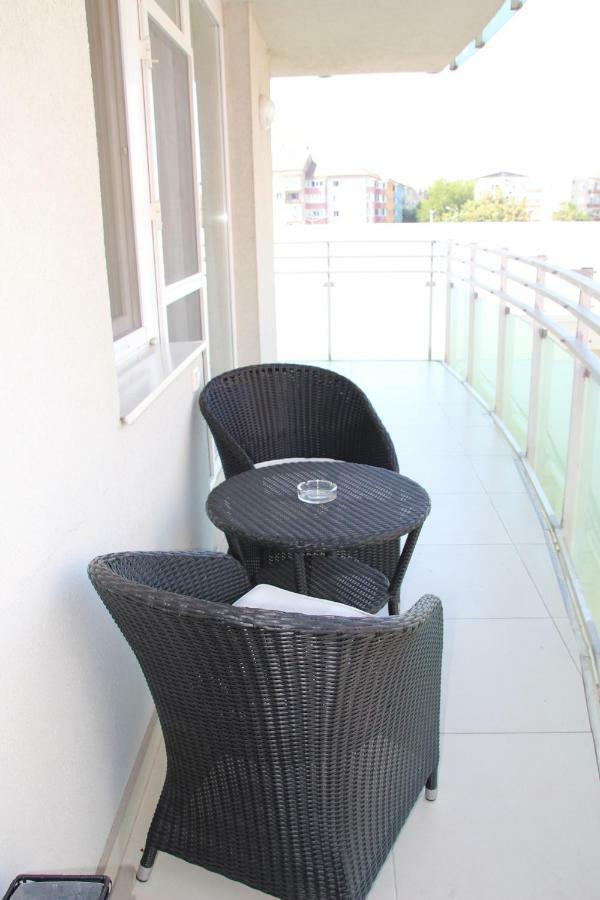 Luxury Trip Appartement Oradea Buitenkant foto