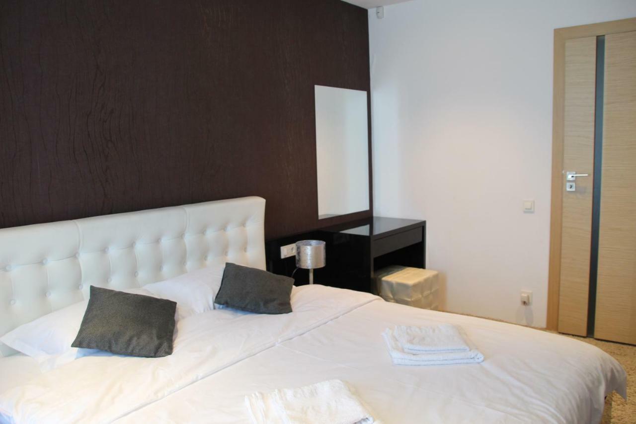 Luxury Trip Appartement Oradea Buitenkant foto