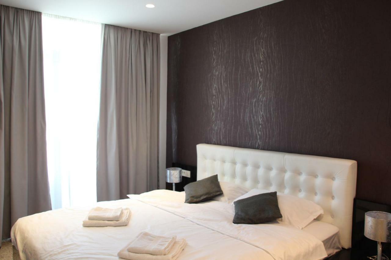 Luxury Trip Appartement Oradea Buitenkant foto