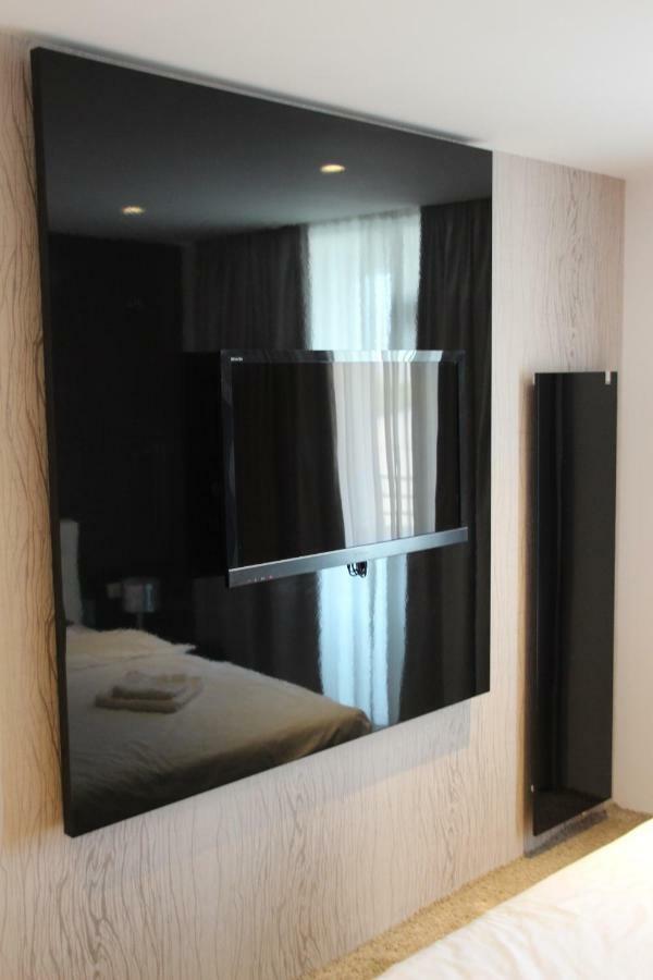 Luxury Trip Appartement Oradea Buitenkant foto