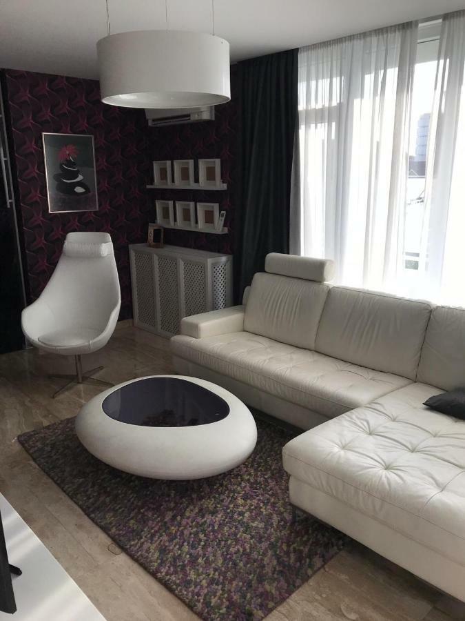 Luxury Trip Appartement Oradea Buitenkant foto